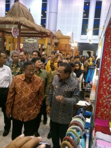 Gubernur Jatim bersama Mentri Perekonomian dan Mentri KomInfo